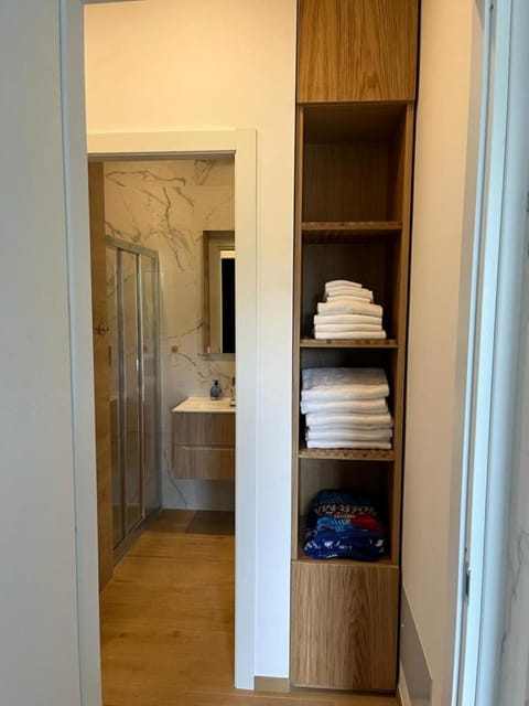 Bathroom, towels