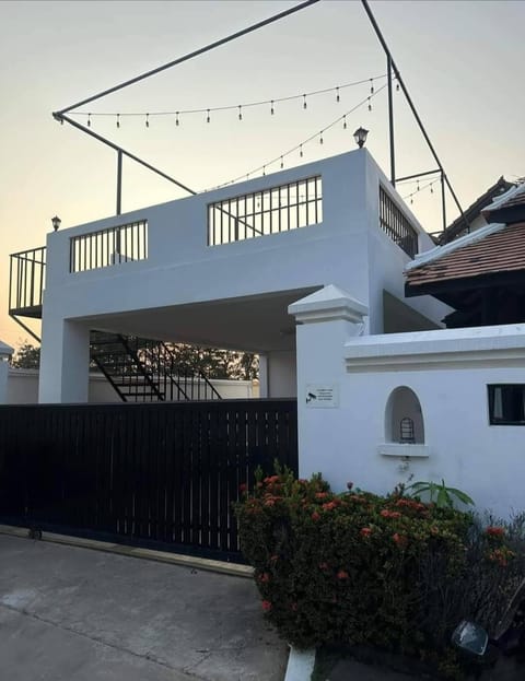 Pattaya 6 bedroom pool villa Villa in Pattaya City