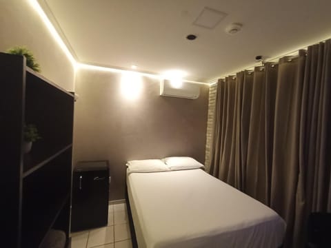 Bed, Photo of the whole room, Bedroom, minibar, air conditioner