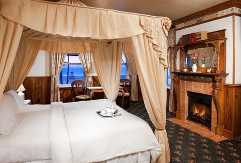 Doryman's Oceanfront Inn Bed and Breakfast in Balboa Peninsula