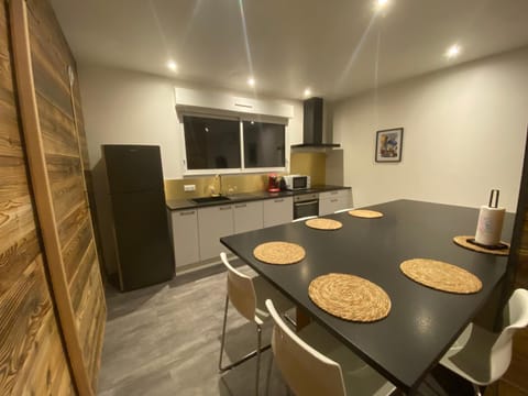 Dining area, minibar, pet friendly, stove