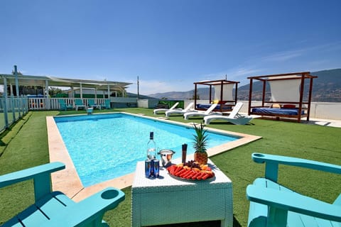 Patio, Day, Natural landscape, Mountain view, Swimming pool, sunbed