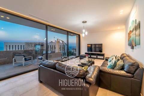 HigueronRentals Villa Palm Springs Villa in Benalmadena