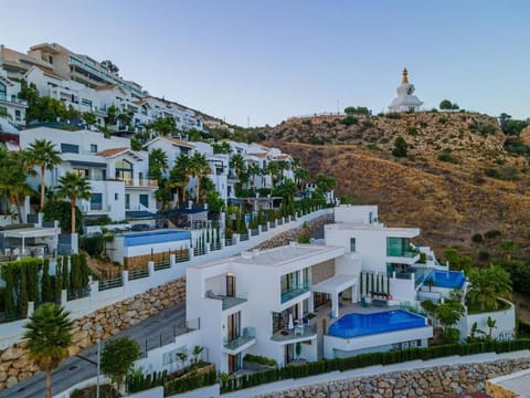 HigueronRentals Villa Palm Springs Villa in Benalmadena