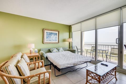 Galveston Getaway with Community Pool and Tennis Court Condo in Texas City