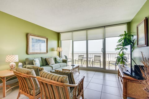 Galveston Getaway with Community Pool and Tennis Court Condo in Texas City