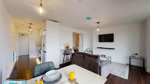 Stylish Studio Apartment with Peloton Wohnung in Newport