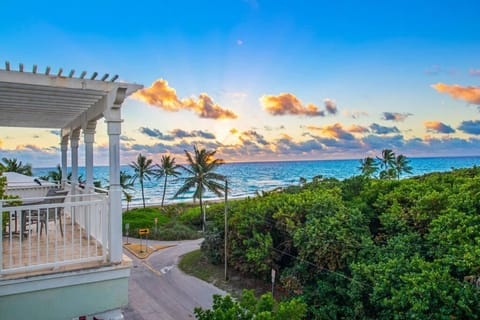 Oceanfront 4 Bedroom Villa with Pool Steps to the Beach! House in Hollywood Beach