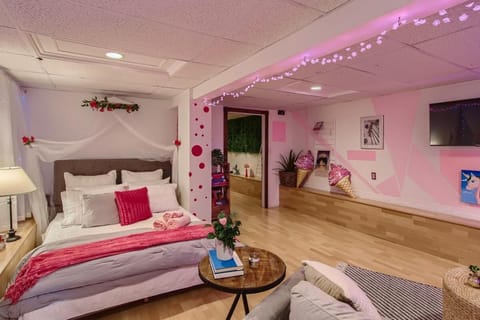 Barbie's Dream Apt in the City Apartment in Sacramento