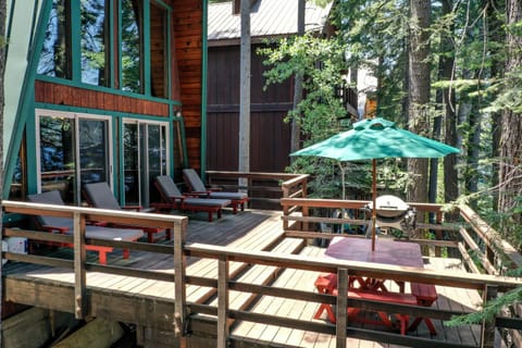 2 bedroom and Loft, 2 bath, sleeps 6 Donner Lakefront with private dock DLR#013 House in Truckee