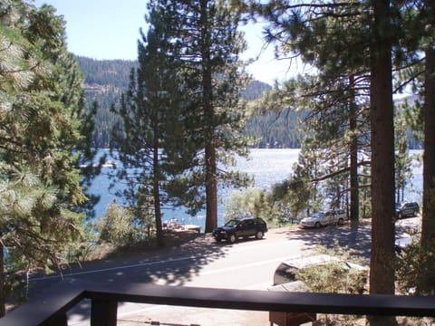 2 bedroom, 2 bath, sleeps 6 Direct Donner Lake Access DLR#038 House in Donner Lake