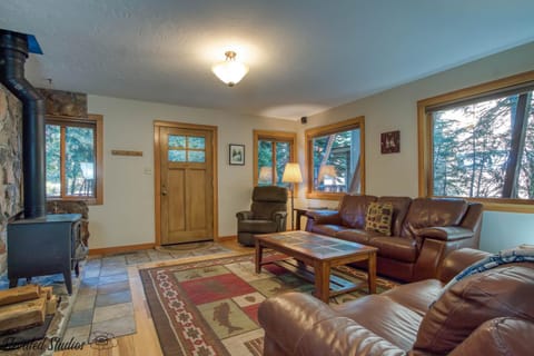Donner Lake west end home 3 bed, 2 bath PET FRIENDLY DLR#122 Haus in Truckee