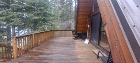 4 bedroom, 2 bath, sleeps 8, Lakefront with private dock DLR#097 House in Truckee