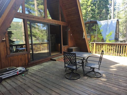 4 bedroom, 2 bath, sleeps 8, Lakefront with private dock DLR#097 House in Truckee