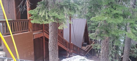 4 bedroom, 2 bath, sleeps 8, Lakefront with private dock DLR#097 House in Truckee