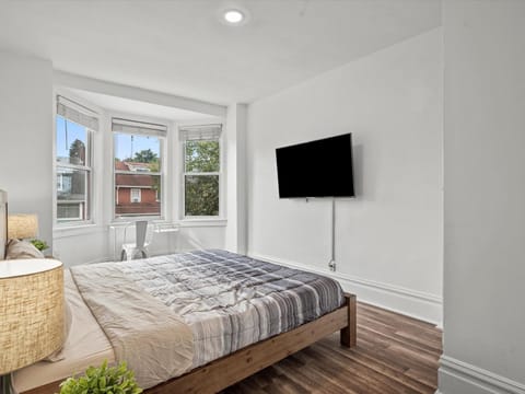 Oakland/University @E Stylish and Central Private Bedroom with Shared Bathroom Location de vacances in Pittsburgh