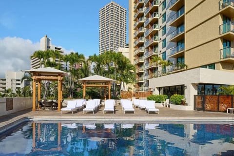 Great price Boutique hotel on the strip L418 Condo in McCully-Moiliili