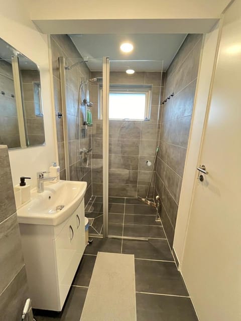 Dedicated Bedroom & Bathroom in Billund near Lego House & Legoland Alquiler vacacional in Billund