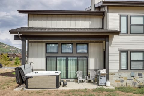 Upscale Townhome By Deer Valley Slopes and Reservoir Haus in Jordanelle Reservoir