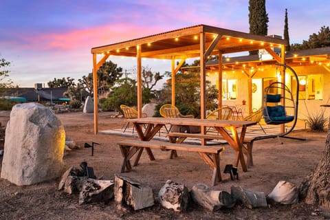 Dez-Art Retreat House in Yucca Valley
