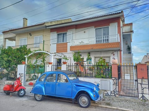 Property building, Day, Neighbourhood, Street view, Location