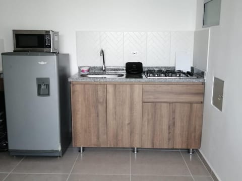 Kitchen or kitchenette, minibar