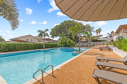 Pool view, Swimming pool, sunbed