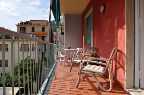 Balcony/Terrace, Beach, Supermarket/grocery shop