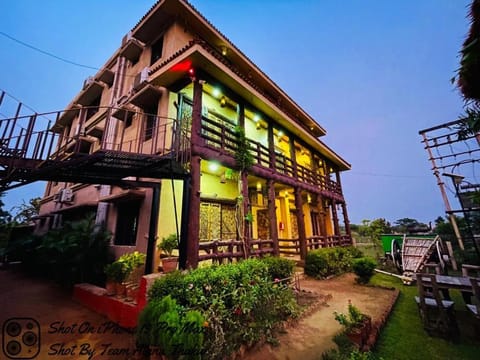 Property building, Spring, Day, Garden, Garden view