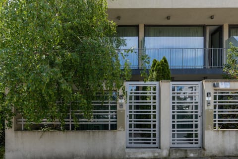 Property building, View (from property/room), Balcony/Terrace