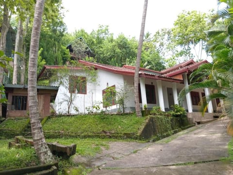 Thari Homestay House in Gangawatakorale