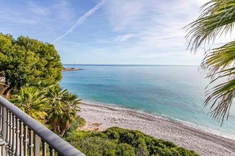 Villa Leandro, First Line Villa with amazing sea views and private access to the sea! Villa in Alacantí