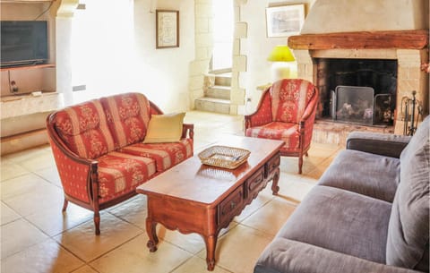 5 Bedroom Lovely Home In Rochefort-du-gard Casa in Rochefort-du-Gard