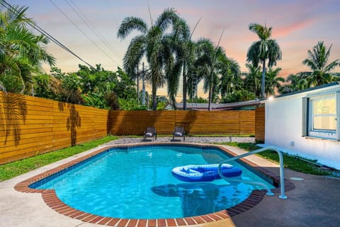 Glamorous Modern Villa - Refreshing Pool House in Pompano Beach