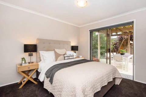 Dreamy Dromana Family Getaway - with Jacuzzi Casa in Red Hill