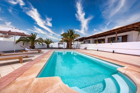 Casa Guayre-private pool, barbecue, air-con Maison in Puerto Calero