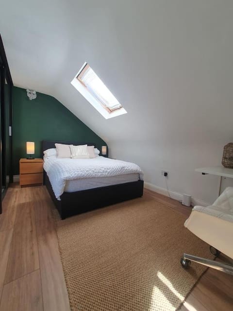 Loft Apartment near Harry Potter Coaches Condo in Watford