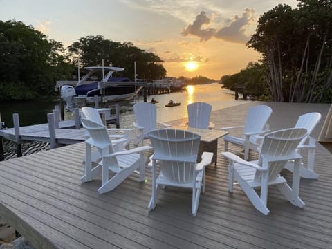 Waterfront Boat Dock and Guesthouse Haus in North Palm Beach