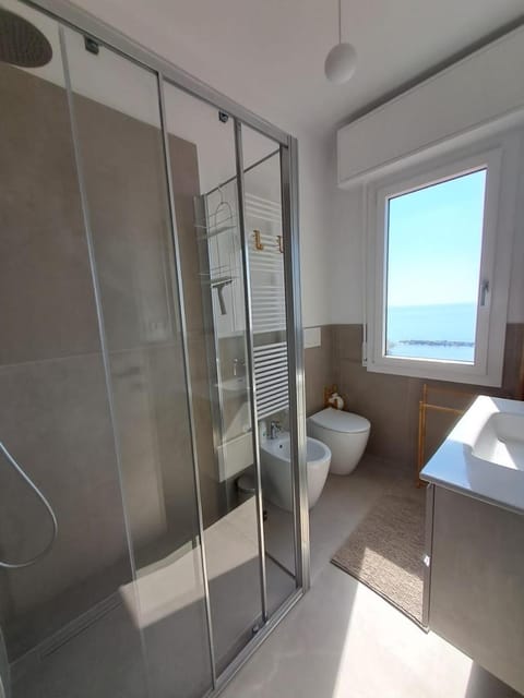 Shower, Toilet, Bathroom, View (from property/room), internet