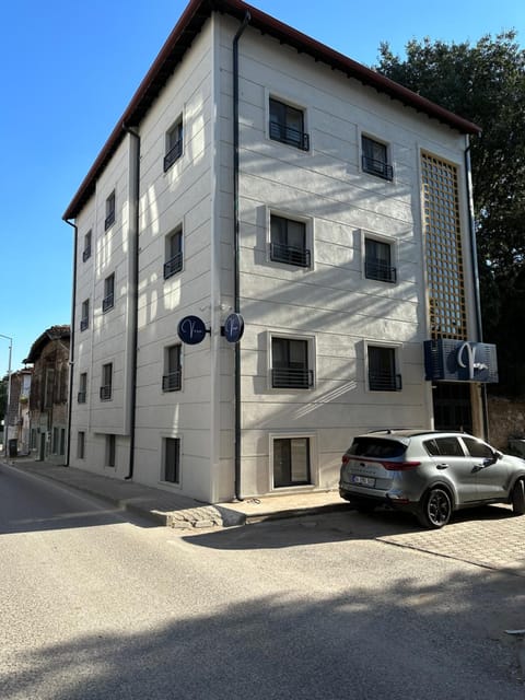 Property building, Day, Neighbourhood, Street view, Location, Parking