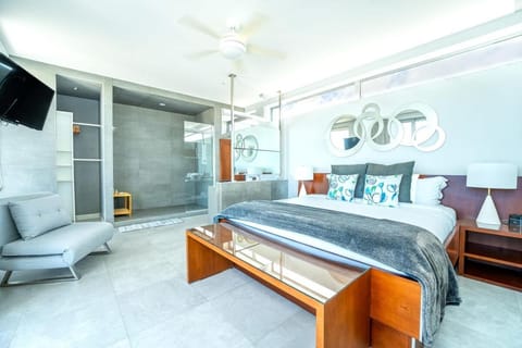 Beachside Villa with Pool and Resort Amenities - White Villas - v1 Chalet in Grace Bay