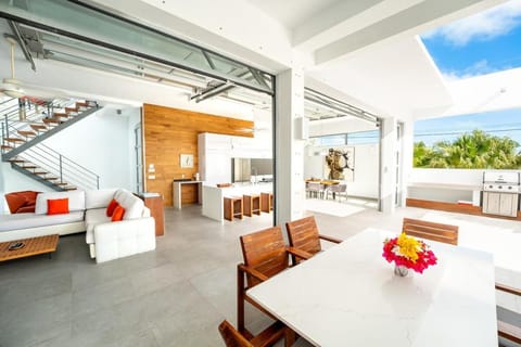 Beachside Villa with Pool and Resort Amenities - White Villas - v1 Chalet in Grace Bay