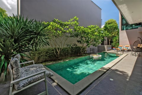 Garden, Garden view, Pool view, Swimming pool, sunbed