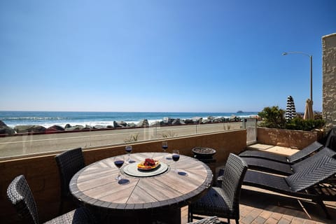 Water Front Spectacular Ocean View Large Balcony AC Pet Friendly Haus in Oceanside