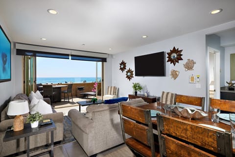 Water Front Spectacular Ocean View Large Balcony AC Pet Friendly Haus in Oceanside