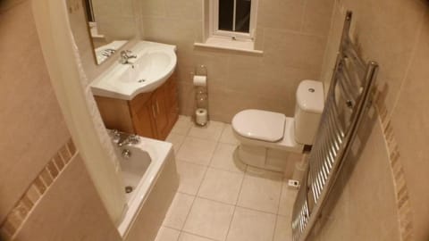 Dublin Airport Big rooms with bathroom outside room - kitchen only 7 days reservation Vacation rental in Dublin