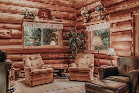 11SL - Wi-Fi - NO PETS Log Cabin - Sleeps 7 cabin House in Glacier