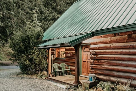 11SL - Wi-Fi - NO PETS Log Cabin - Sleeps 7 cabin Haus in Glacier