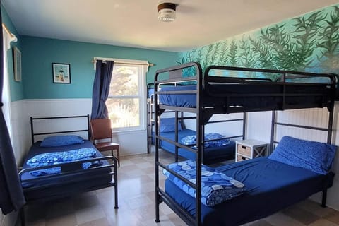 Bedroom, bunk bed