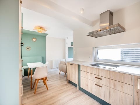 Kitchen or kitchenette, Dining area, pet friendly, stove